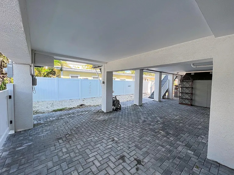 37 Palm Dr — Photo 23