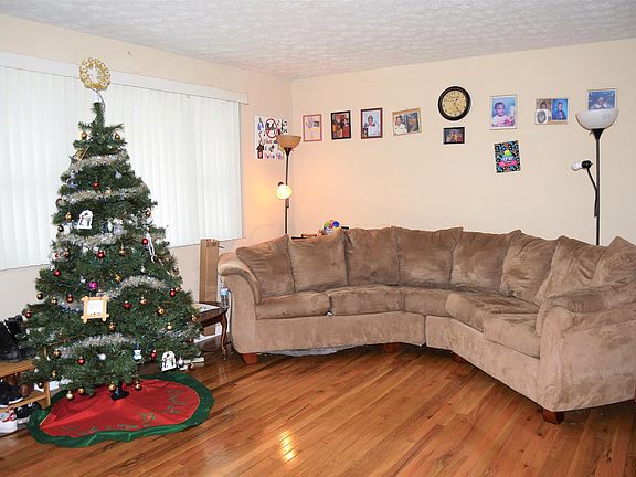 2nd image of 2046 Sumac Dr