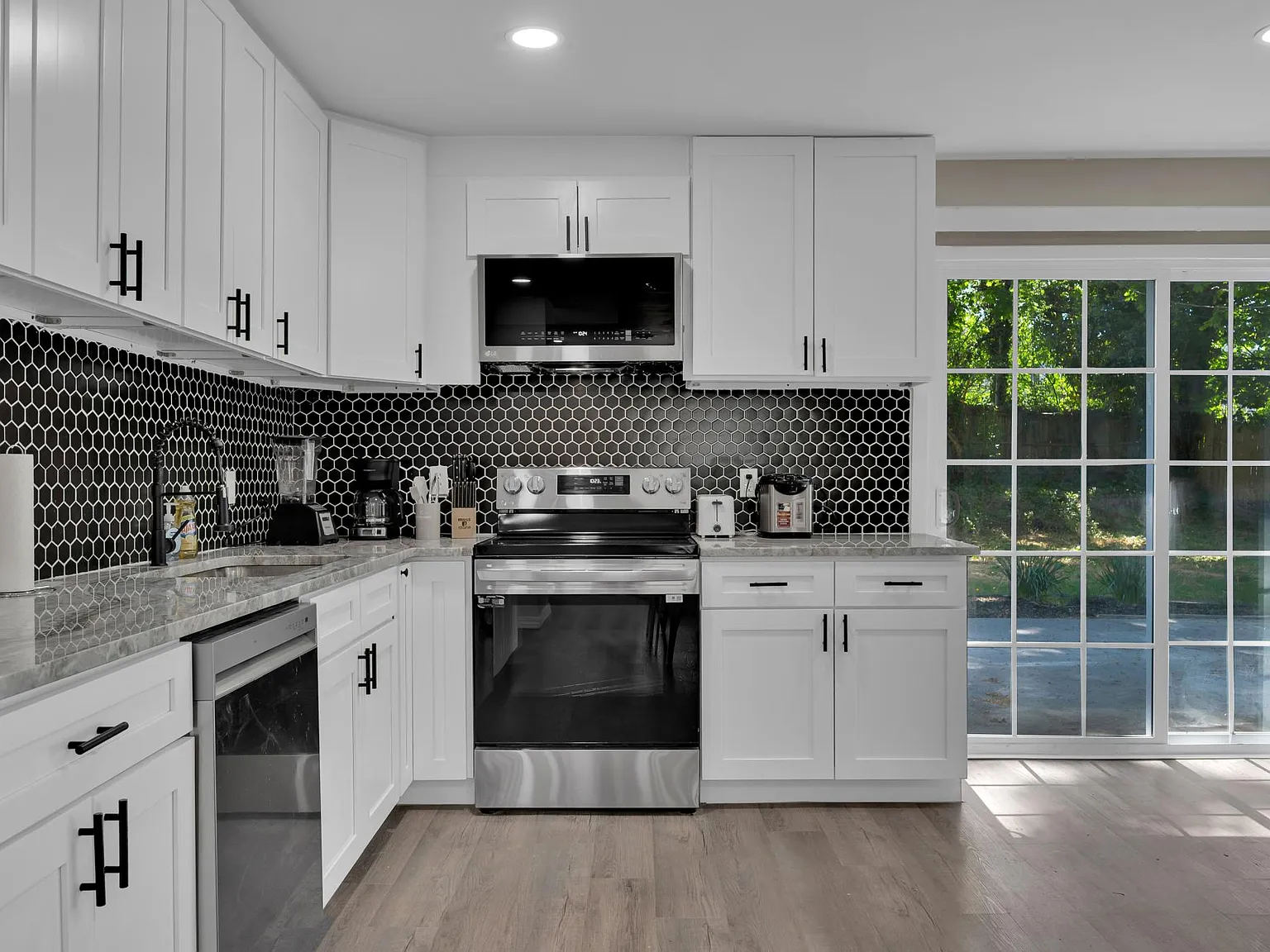 4 bed, 1500 sqft, $5,000 — Photo 3