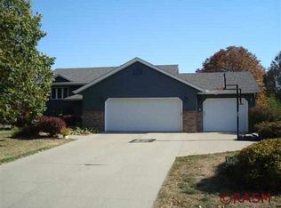 15 Piccadilly Pl, Mankato, MN 56001