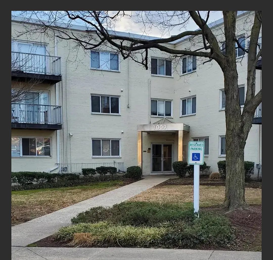 Studio, 364 sqft, $1,240 — Photo 1