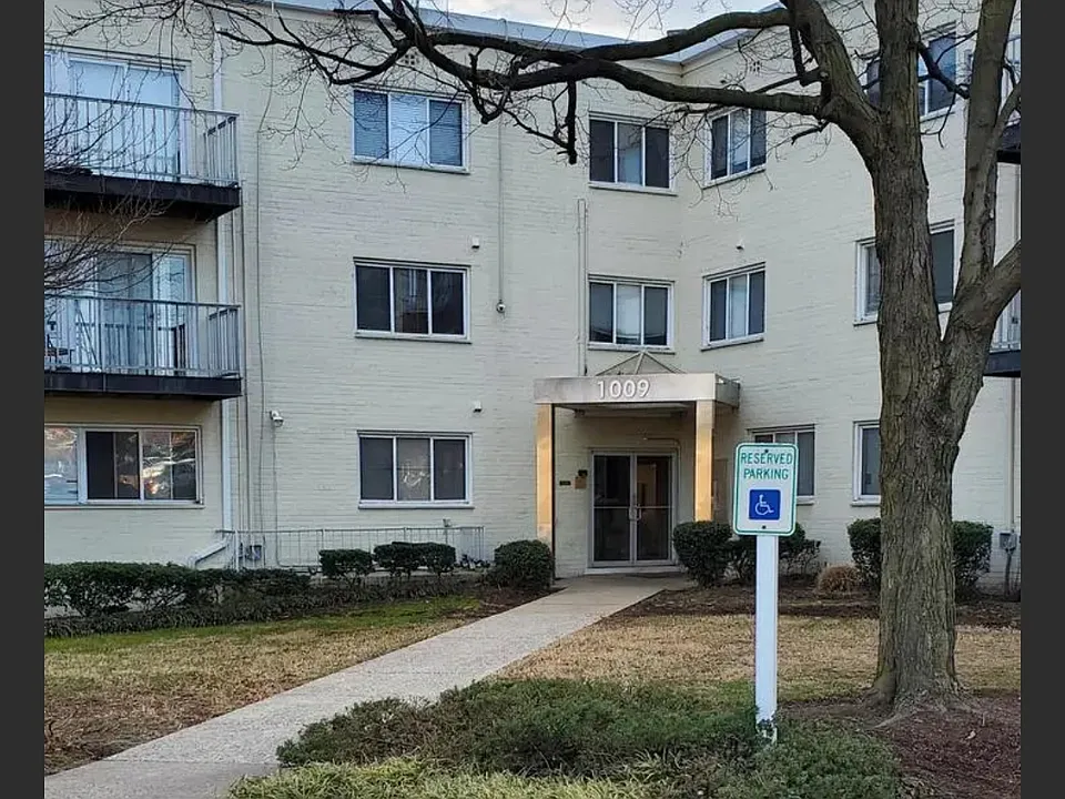 1009 Chillum Rd #410
