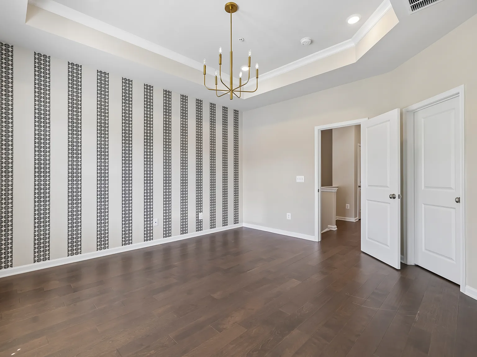 4 bed, 3.5 bath, 2212 sqft, $4,900 — Photo 3