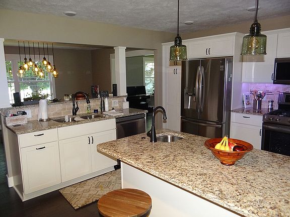 3rd image of 8171 Colleen Dr