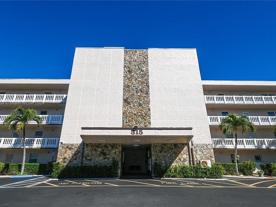 Meadowbrook Lakes Apartments Condominiums 315 SE 11th Ter Dania FL