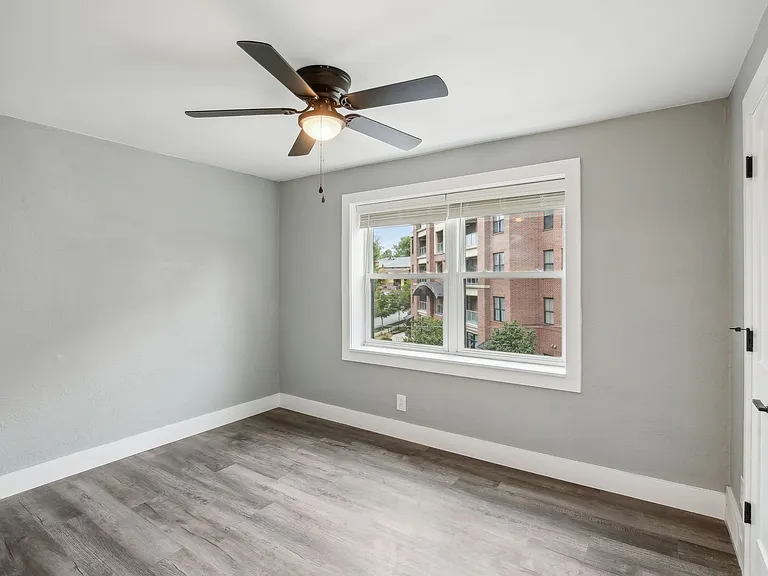 Broadway 46 Apartments — Photo 63
