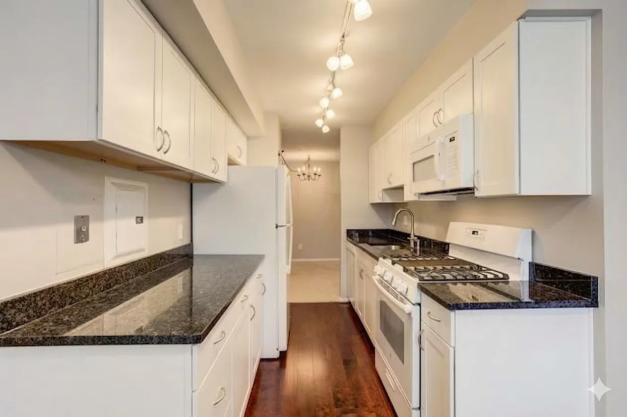 2 bed, 1.5 bath, 982 sqft, $2,499 — Photo 3