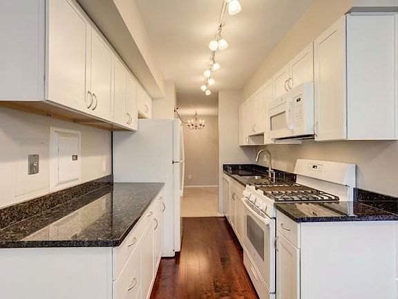 3rd image of 3378 Woodburn Rd APT 21
