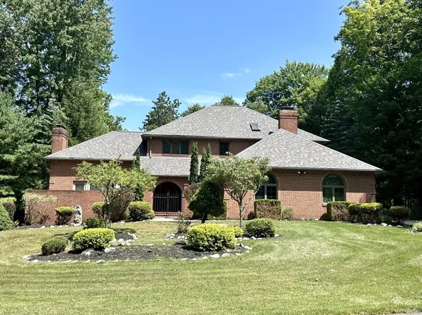 502 Shadow Oaks Dr, Meadville, PA 16335
