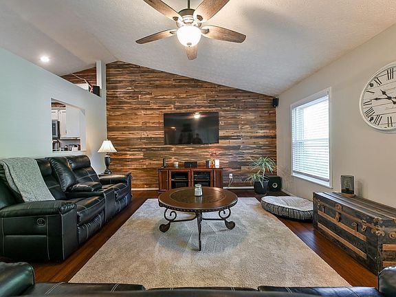 4th image of 1727 Fieldcrest Dr Lot 3135