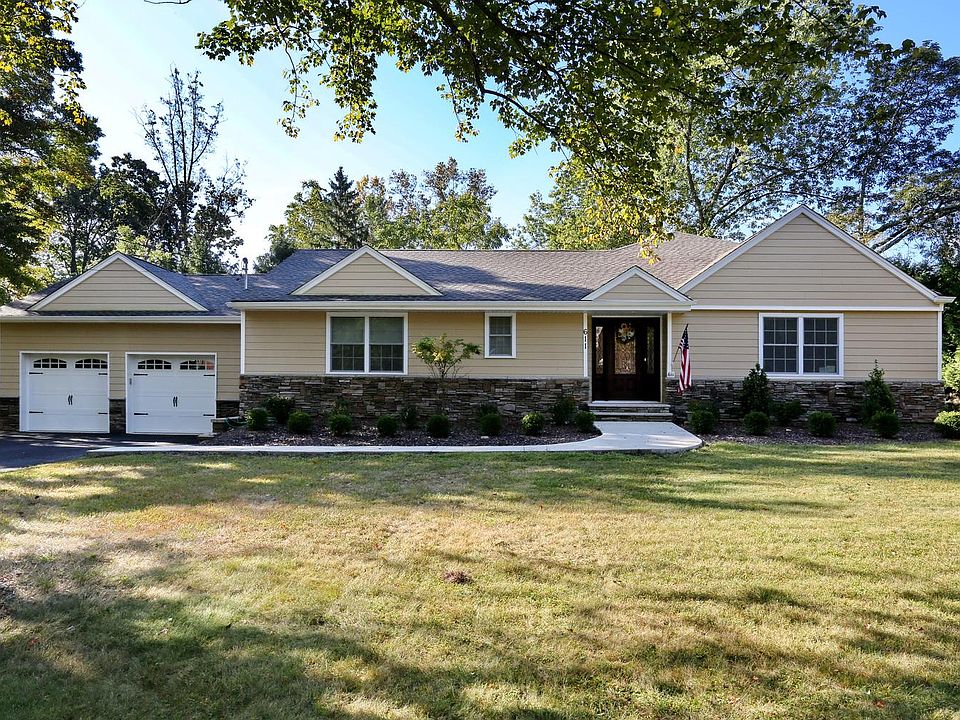 1st image of 611 James Ln