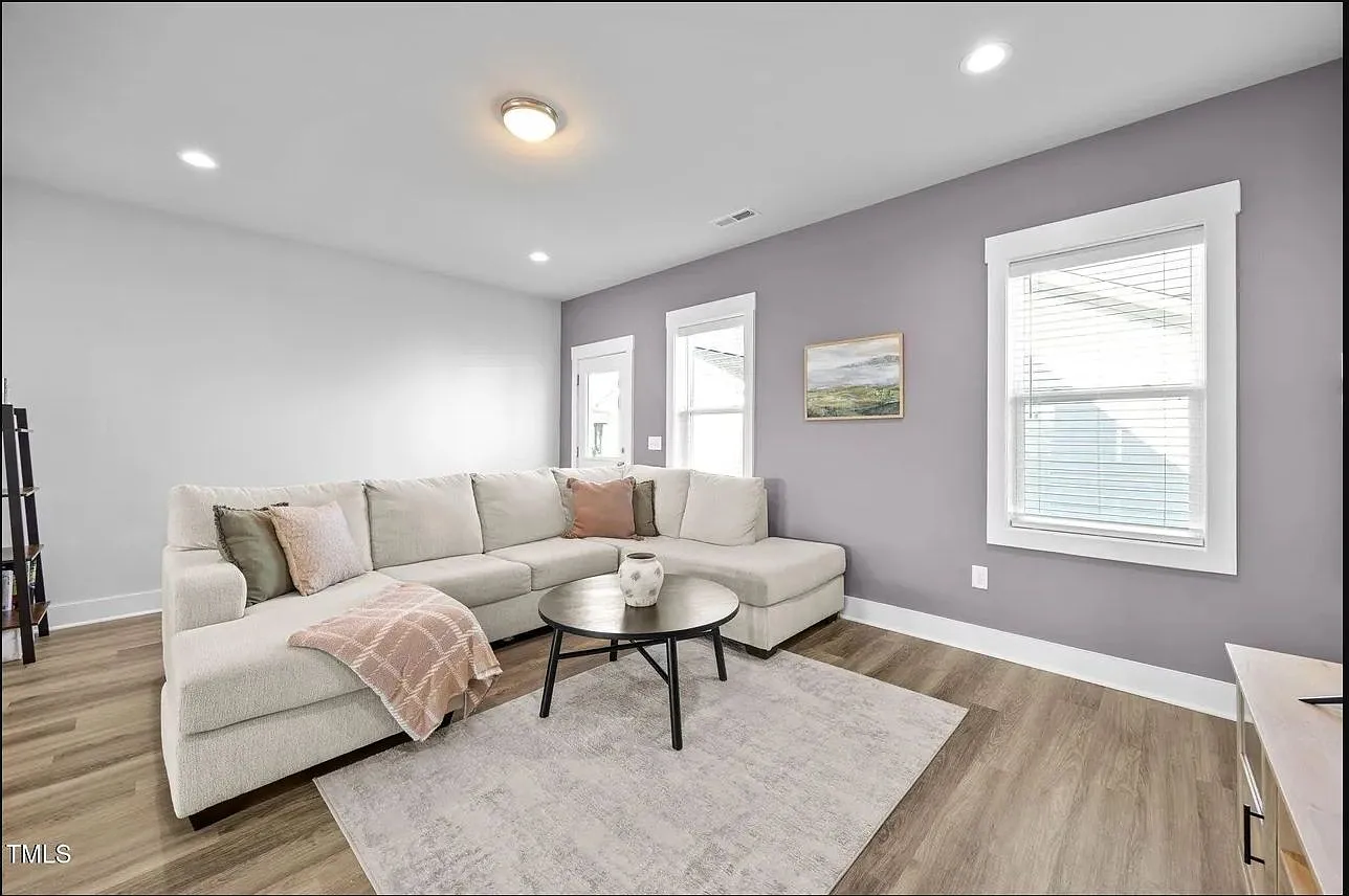 3 bed, 2.5 bath, 1650 sqft, $2,100 — Photo 4