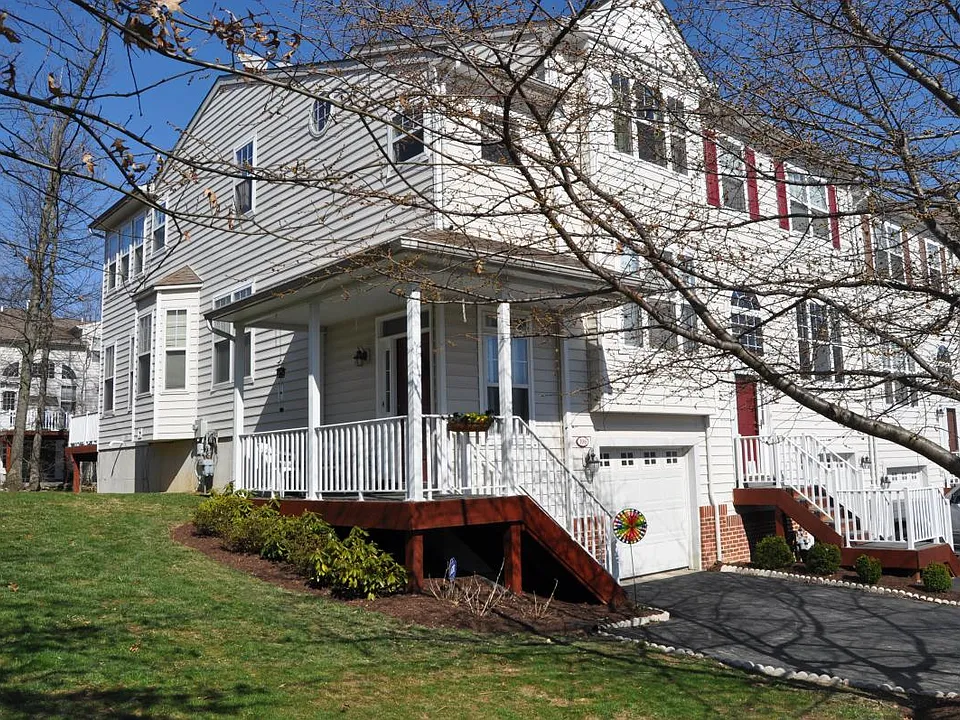 106 Elizabeth Ct