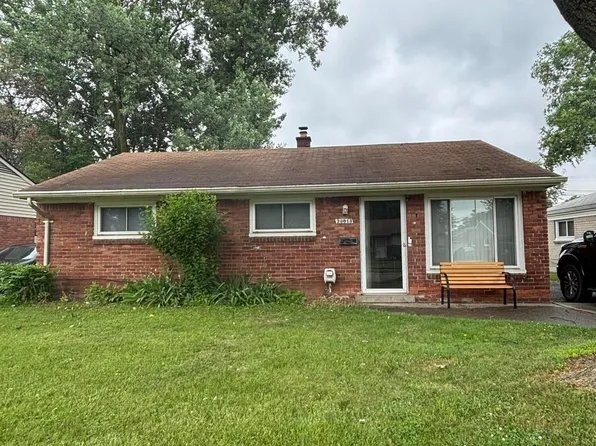 26013 Kathy St, Roseville, MI 48066