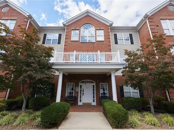 522 College Rd APT 305, Greensboro, NC 27410