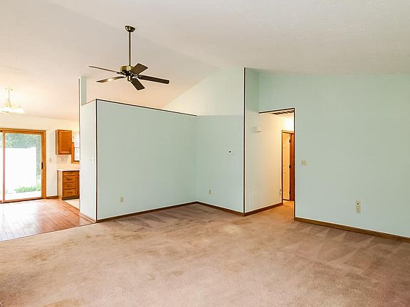 3rd image of 4047 Martin Ct