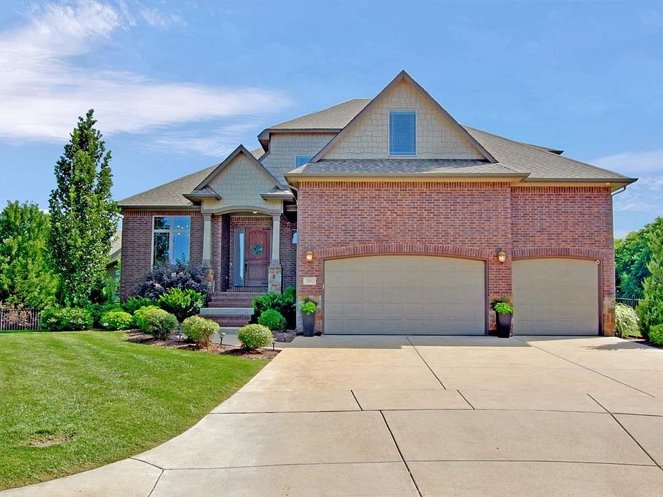 1st image of 601 N Lakecrest Cir