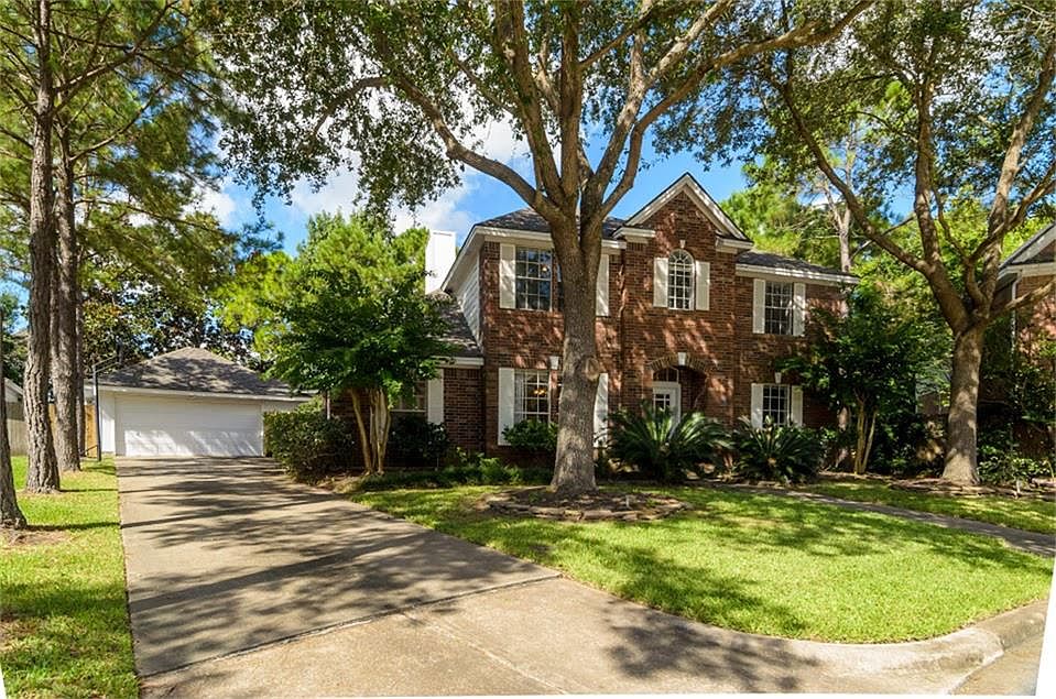 2nd image of 1306 Crescent Parkway Ct