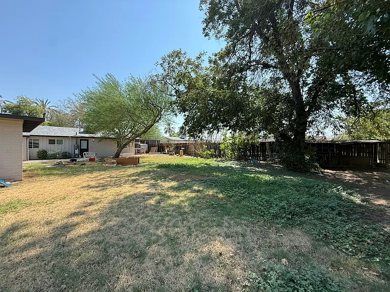 2206 W Vista Ave #B — Photo 23