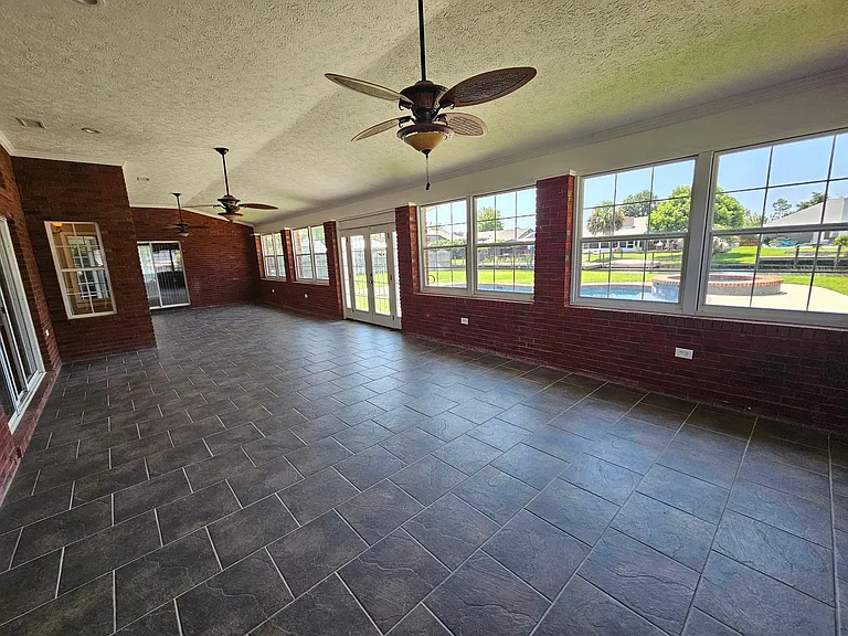 2103 Coral Dr — Photo 22