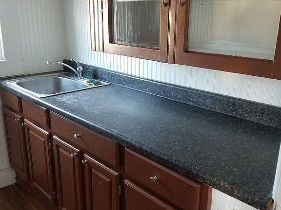 5th image of 393 Farmington Ave Floor 2