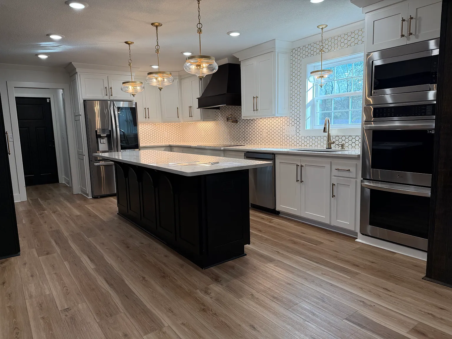 6 bed, 4635 sqft, $3,000 — Photo 4