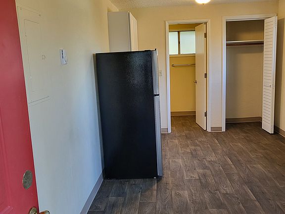 3rd image of 433 Holly St #7