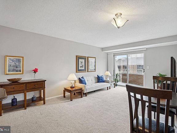 5th image of 900 N Taylor St APT 1429