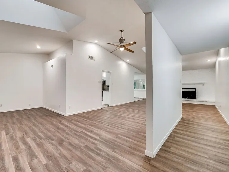 3940 Dalgreen Cir — Photo 2