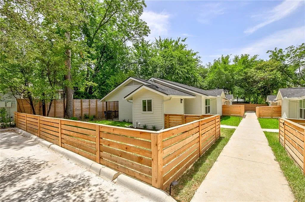 3 bed, 1450 sqft, $3,795 — Photo 1