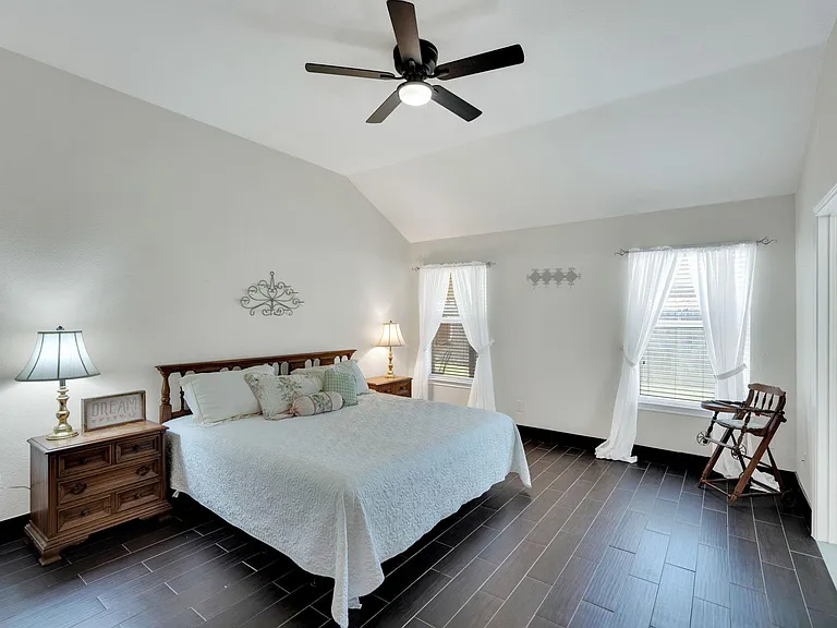 6516 Fairglen Dr — Photo 16