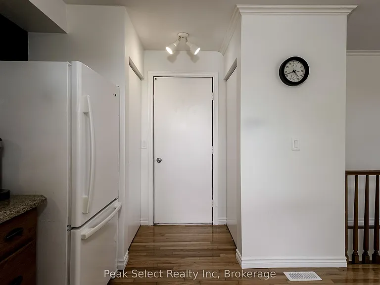 7 Hillside Ct — Photo 16