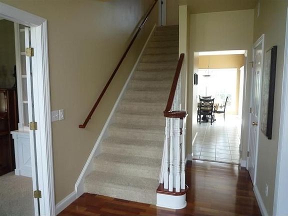 3rd image of 204 Dogwood Ln