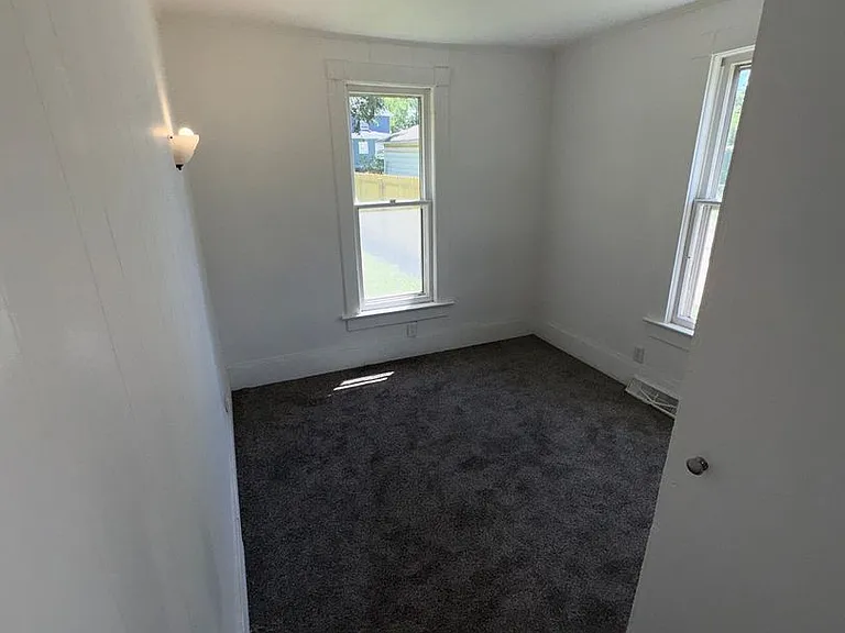 307 Center St — Photo 9