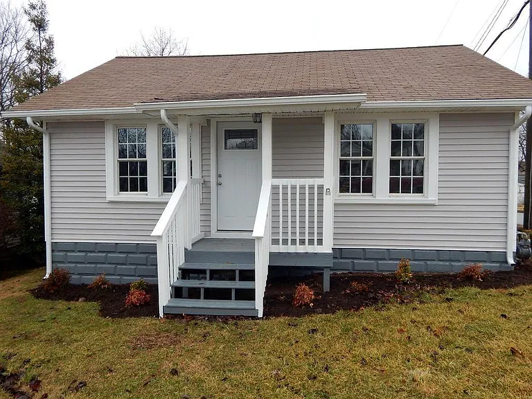 301 Thompson Rd — Photo 1
