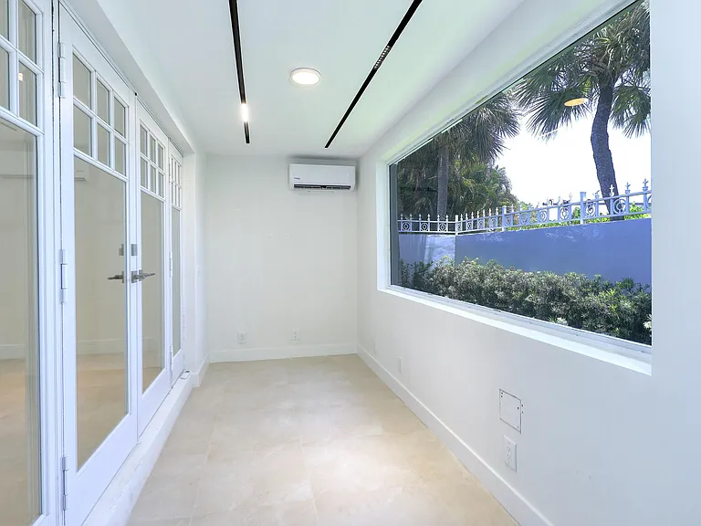 1635 Seabreeze Blvd — Photo 11