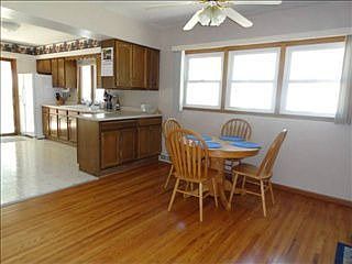 3rd image of 127 East St