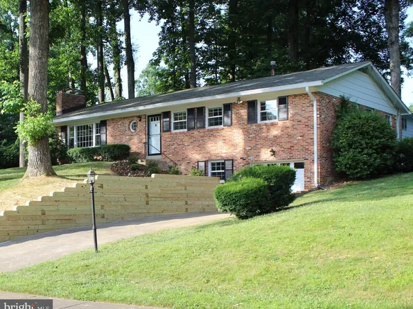 9201 Bayard Pl, Fairfax, VA 22032