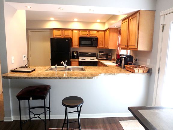 5th image of 2880 Foxwood Ct