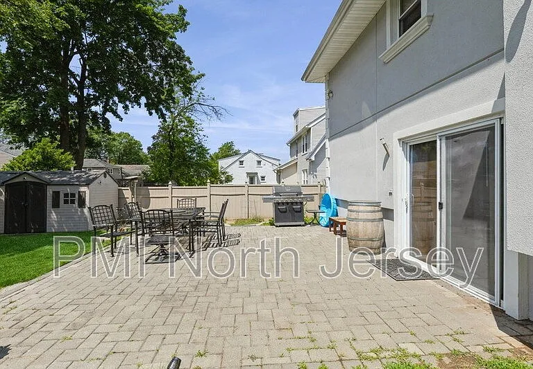 150 Pleasant Ave — Photo 46