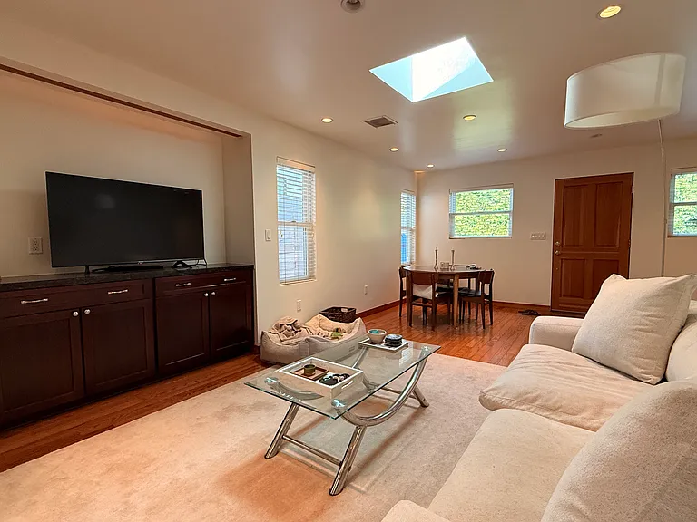 926 California Ave — Photo 6