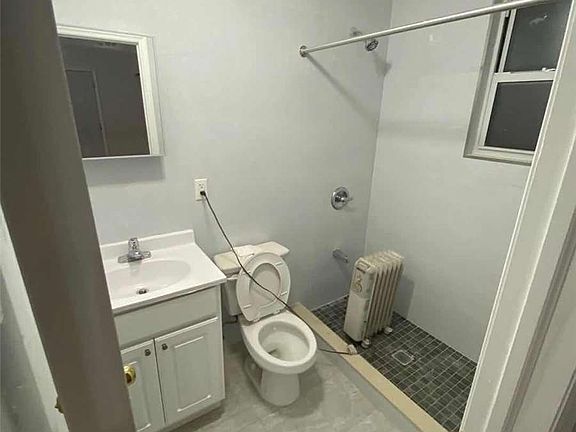 5th image of 12407 20th Ave Floor 1
