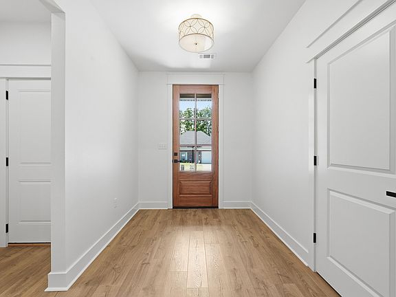 3rd image of 13 Ridge View St