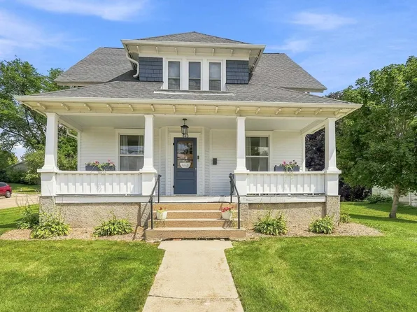 843 Wells St, Darlington, WI 53530