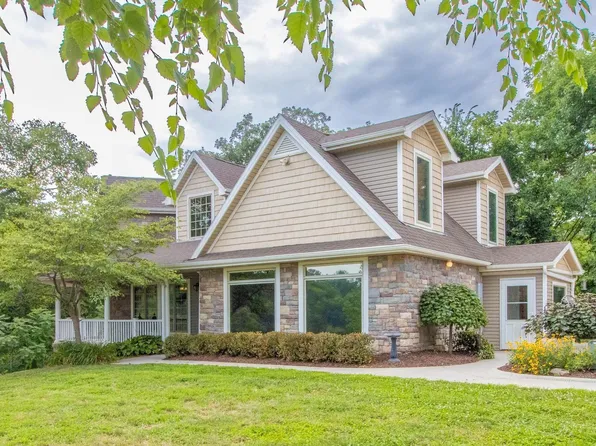 1540 Hartline Ln, Omaha, NE 68112