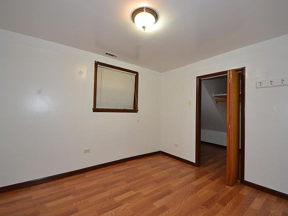 3rd image of 3030 S Poplar Ave #1F