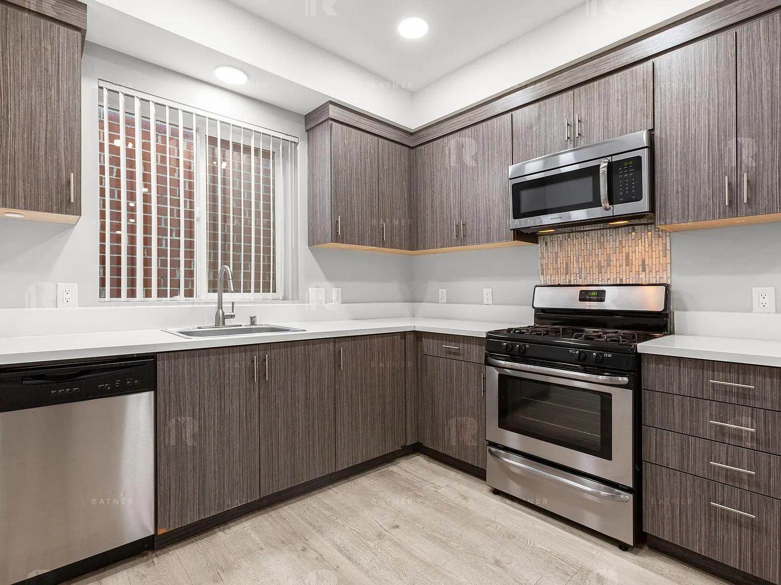 (Ar/Ji/Yo:B) 10960 Ratner Street — Photo 1