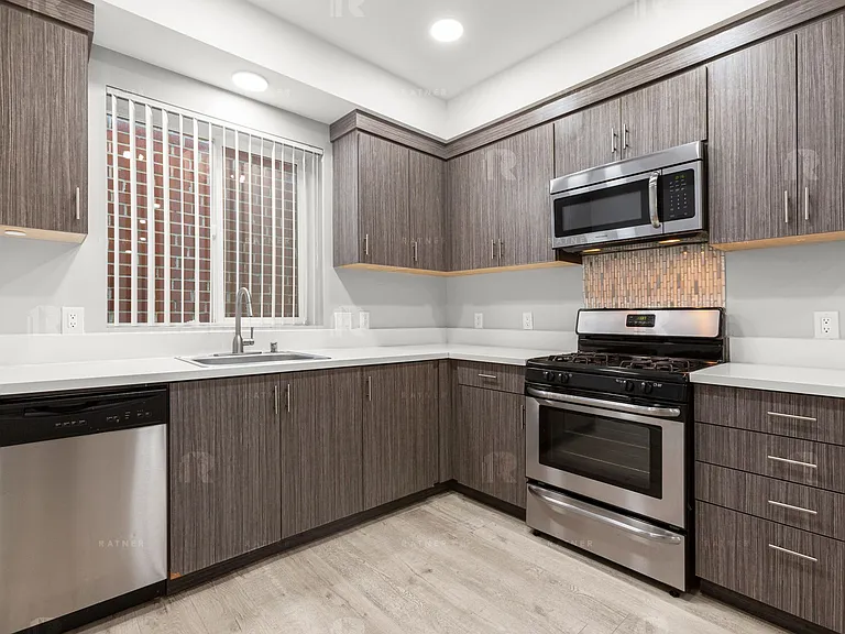 (Ar/Ji/Yo:B) 10960 Ratner Street — Photo 1