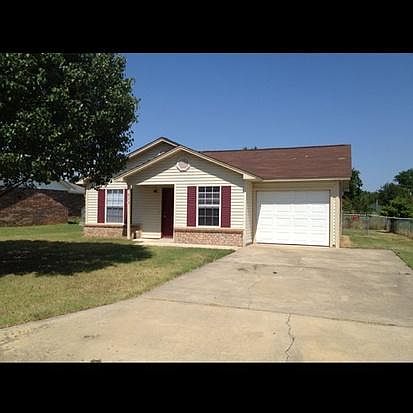 1st image of 823 S 39th St