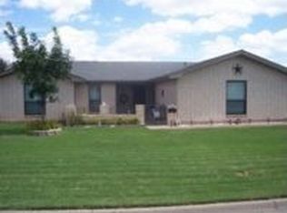 44 Surrey Cir, Iowa Park, TX 76367